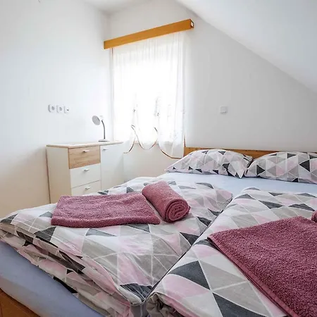 In - Dolenjska & Bela Krajina Unter- & Weisskrain 44970 Adlesici