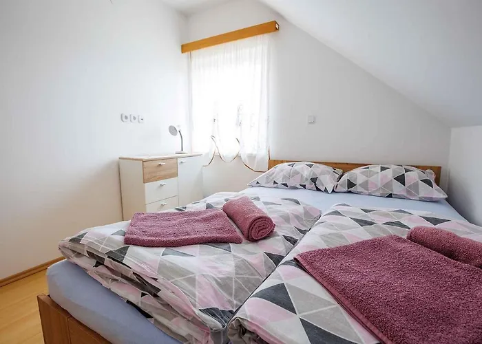 In - Dolenjska & Bela Krajina Unter- & Weisskrain 44970 Adlesici