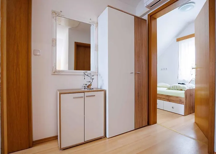 In - Dolenjska & Bela Krajina Unter- & Weisskrain 44970 Adlesici